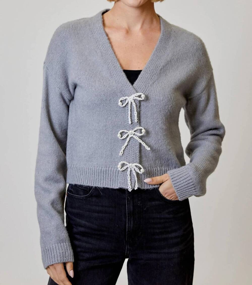 NEW DESIGN HISTORY button down with pearl bows cardigan in grey